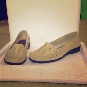 Never worn, Leather Covington Loafers